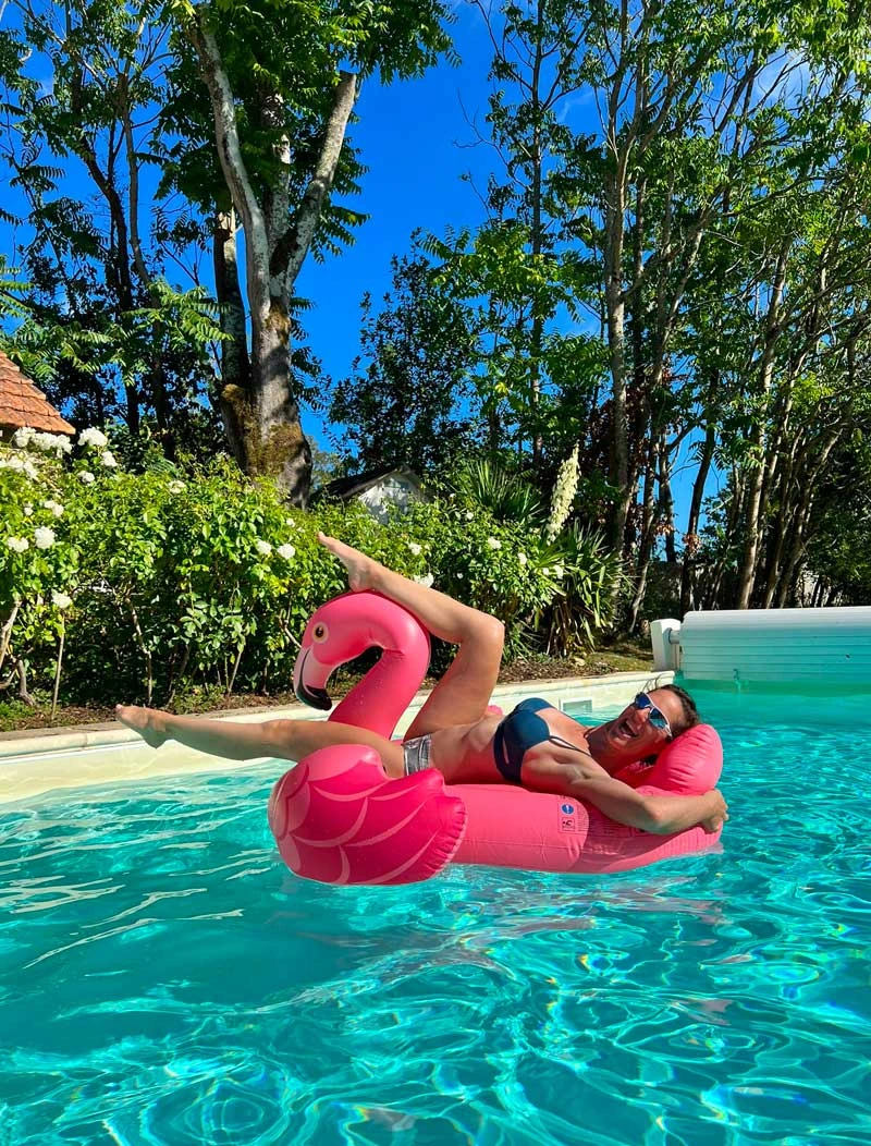 Camp de pole dance résidentiel avec villa et piscine