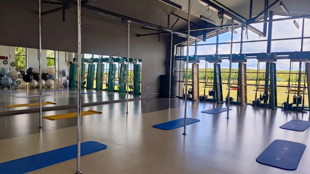 Cours de pole dance à Blois : tout ce qu&rsquo;il faut savoir avant ton premier cours — Blog pole dance