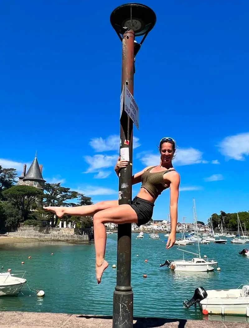 Amandine Janinet, professeure de pole dance diplômée BPJEPS